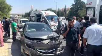 Polatlı'da Cenazeye Giden Otomobille Hafif Ticari Araç Çarpıştı: 5 Yaralı