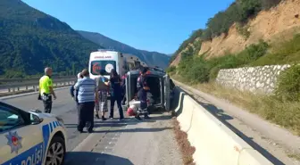 Amasya'da hafif ticari araç kaza yaptı: 3 yaralı