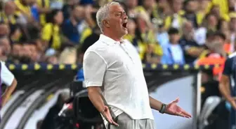 Hakemlerle burun buruna geldi! Mourinho, Süper Lig'deki ilk maçında sinirden çılgına döndü