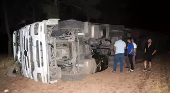 Şanlıurfa'da bakır kablo yüklü tır devrildi, 1 kişi yaralandı