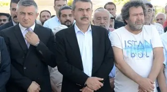 Milli Eğitim Bakanı Yusuf Tekin, Eğitim Politikaları Daire Başkanı Okur'un annesinin cenaze törenine katıldı