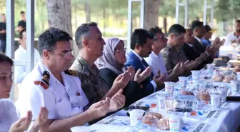 Şehit Astsubay Ferhat Gedik, mezarı başında dualarla anıldı