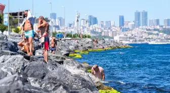 İstanbul'da Sıcak Havada Serinlemek İçin Sahil ve Parklar Tercih Edildi