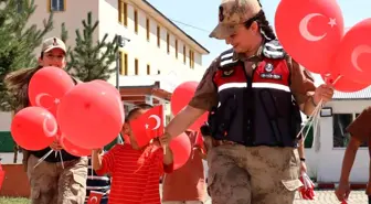 Ağrı'da Jandarma Personeli Çocuklara Meslek Tanıtımı Yaptı