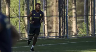 MKE Ankaragücü'nde Jamaikalı futbolcu Renaldo Cephas antrenmana çıktı