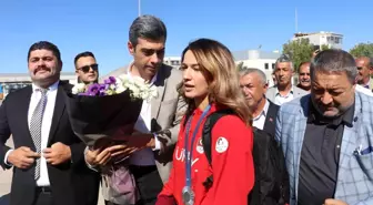 Paris 2024 Olimpiyat Oyunları'nda gümüş madalya kazanan Hatice Akbaş, Malatya'da coşkuyla karşılandı