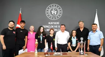 Kayserili Sporcular Madalyalarla İlgili İl Müdürünü Ziyaret Etti