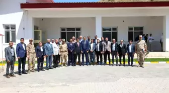 Hakkari Valisi Ali Çelik, Yüksekova ilçesindeki köy muhtarlarıyla bir araya geldi