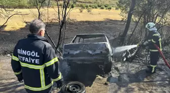 Bingöl'de ağaçlara çarpan otomobildeki 2 kişi yaralandı