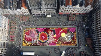 Brüksel'in Grand Place Meydanı'nda Çiçek Halısı