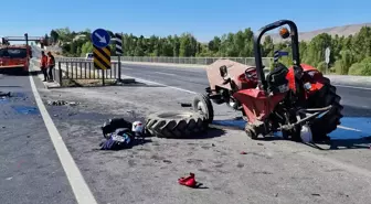 Sivas'ta motosiklet ile traktör çarpışması: 1 ölü, 1 yaralı