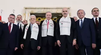 Kurtulmuş, Filistin Devlet Başkanı Abbas'a Hediyeler Verdi