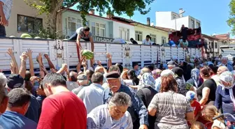 Tokat'ın Zile ilçesinde üretici vatandaşlara tır dolusu karpuz ücretsiz dağıttı