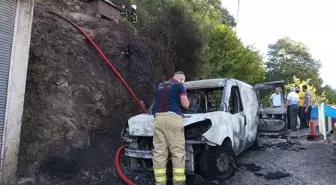 Zonguldak'ta seyir halindeki araçta çıkan yangın hasara neden oldu