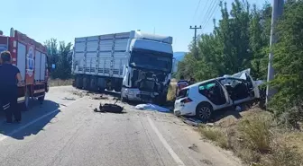 Antalya'da tır ile otomobil çarpıştı: 1 ölü, 3 yaralı