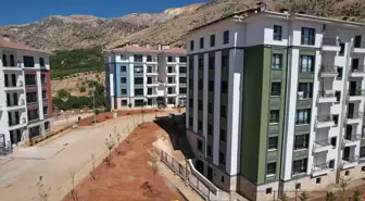 Adıyaman'ın Tut ilçesinde depremzedeler yeni evlerine yerleşmeye başladı