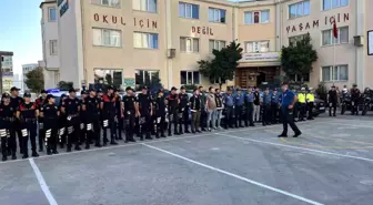 Esenyurt'ta yapılan denetimde silah ticareti yapan şahıs yakalandı ve kayıp çocuk bulundu