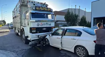 Dilovası'nda kamyona çarpan otomobilde 4 kişi yaralandı