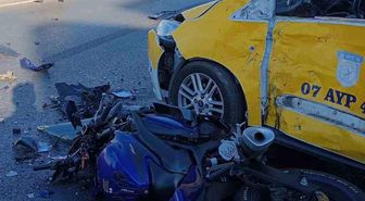 Alanya'da Ticari Taksiye Çarpan Motosiklet Sürücüsü Hayatını Kaybetti