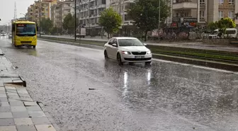 Gaziantep'te Sağanak Yağış Sonucu Su Birikintileri Oluştu