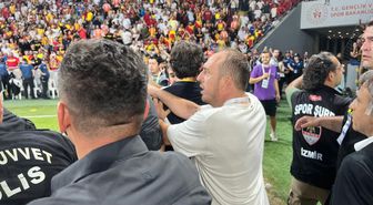 Ali Koç, Fenerbahçe tribünlerinde itildi ve düştü