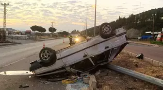 Amasya'da otomobil aydınlatma direğine çarptı: 4 yaralı