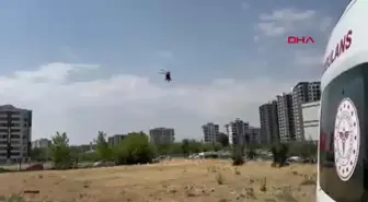 Diyarbakır'da araç çarpması sonucu yaralanan yaşlı kadın ambulans helikopterle hastaneye sevk edildi