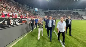 TFF Başkanı ve Kulüp Başkanları Tribünleri Selamladı