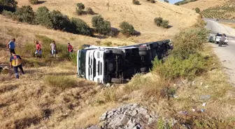 Manisa'da tır yan yattı, sürücü yaralandı