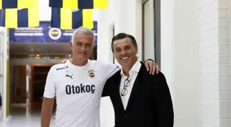 A Milli Futbol Takımı Teknik Direktörü Vincenzo Montella, Fenerbahçe Teknik Direktörü Jose Mourinho ve futbolcularla bir araya geldi