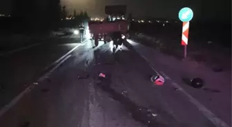 Afyonkarahisar'da Motosiklet-Traktör Kaza: 2 Kişi Hayatını Kaybetti