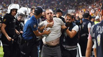 Fenerbahçe Başkanı Ali Koç'u iterek düşüren kişi özür diledi