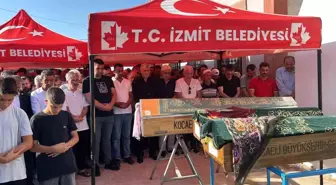 Kocaeli'de Göle Düşen 2 Çocuk ve Boğulan Babaanne Son Yolculuğuna Uğurlandı