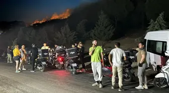 İzmir'deki yangında moto kuryeler afetzedelere destek oldu