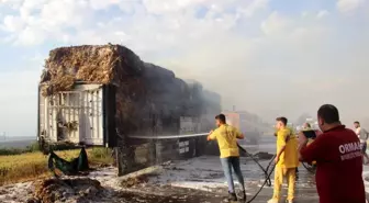 Çanakkale'de Saman Yüklü Tır Alev Aldı