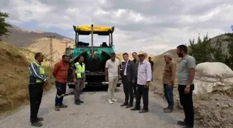 Hakkari'de köy yolları asfaltlanıyor