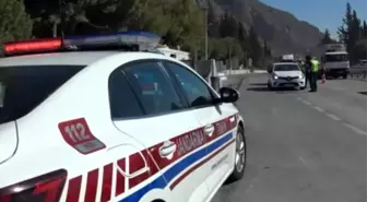 Aydın'da jandarma ekipleri 'Huzurlu Sokaklar' uygulamasında 3 şüpheliyi yakaladı