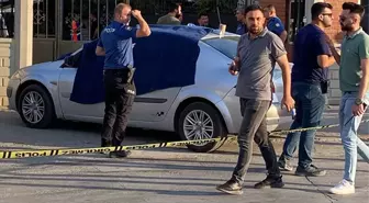 Otomobilde öldürdüğü eşinin cenazesiyle karakola gitti