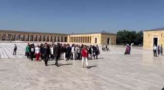 CHP Kadın Kolları Genel Başkanı Asu Kaya, Anıtkabir'i ziyaret etti