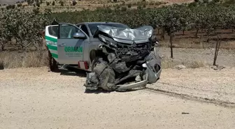 Siirt'te kamyonet ile kamyonun çarpıştığı kazada 4 kişi yaralandı