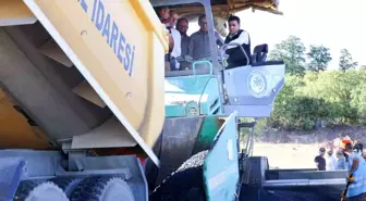 Bilecik Valisi Şefik Aygöl, köylerde yol yapım çalışmalarını inceledi