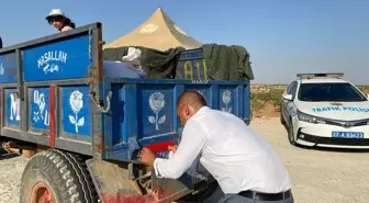 Nizip Belediyesi Traktör Kazalarının Önüne Geçmek İçin Reflektör Dağıtımı Yaptı