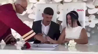 Nikah Memurunun Kızına Son Nikahı