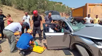 Tunceli'de trafik kazası: 5 yaşındaki çocuk ve 28 yaşındaki genç hayatını kaybetti