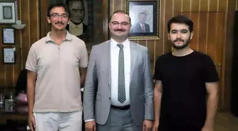 Atatürk Üniversitesi Tıp Fakültesi Öğrencileri, Akıllı İlaç Takip Sistemi Projesi İle Rektörü Ziyaret Etti