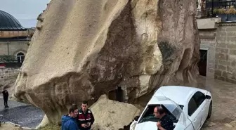 Nevşehir'de Sel ve Kaya Düşmesi: 3 Araç Hasar Gördü, Dede ve Torun Kurtarıldı