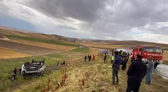 Çorum'da mevsimlik tarım işçilerini taşıyan minibüs devrildi, 4 kişi yaralandı