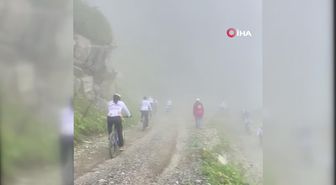 Dünyanın en tehlikeli yolunda bisikletçilerin güvenliğini sağlayanlar arasında Anda Trabzon ekibi de vardı