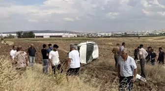 Eskişehir'de Otomobil Şarampole Devrildi: 2 Yaralı