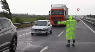 Kırıkkale'de yağmur kazaya davetiye çıkardı: 3 araç çarpıştı, 4 yaralı